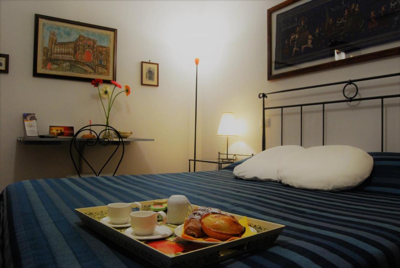 B&B Corte Barocca Lecce Bagian luar foto
