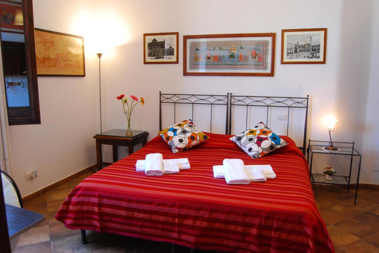 B&B Corte Barocca Lecce Bagian luar foto